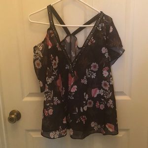 Women’s strapped blouse with studs